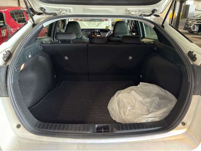 2021 TOYOTA PRIUS photo 4