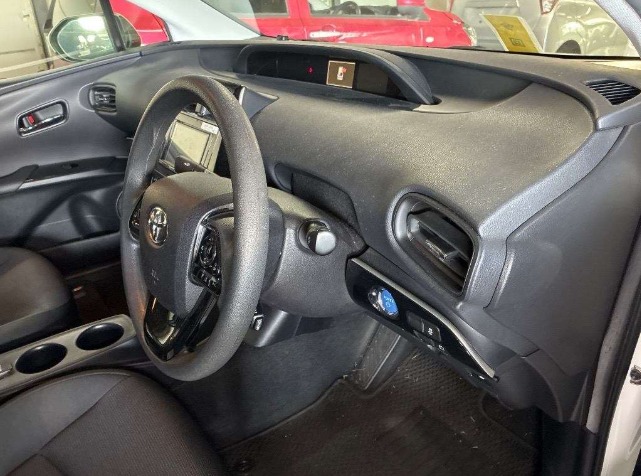 2021 TOYOTA PRIUS photo 8