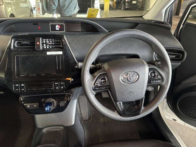 2021 TOYOTA PRIUS photo 11
