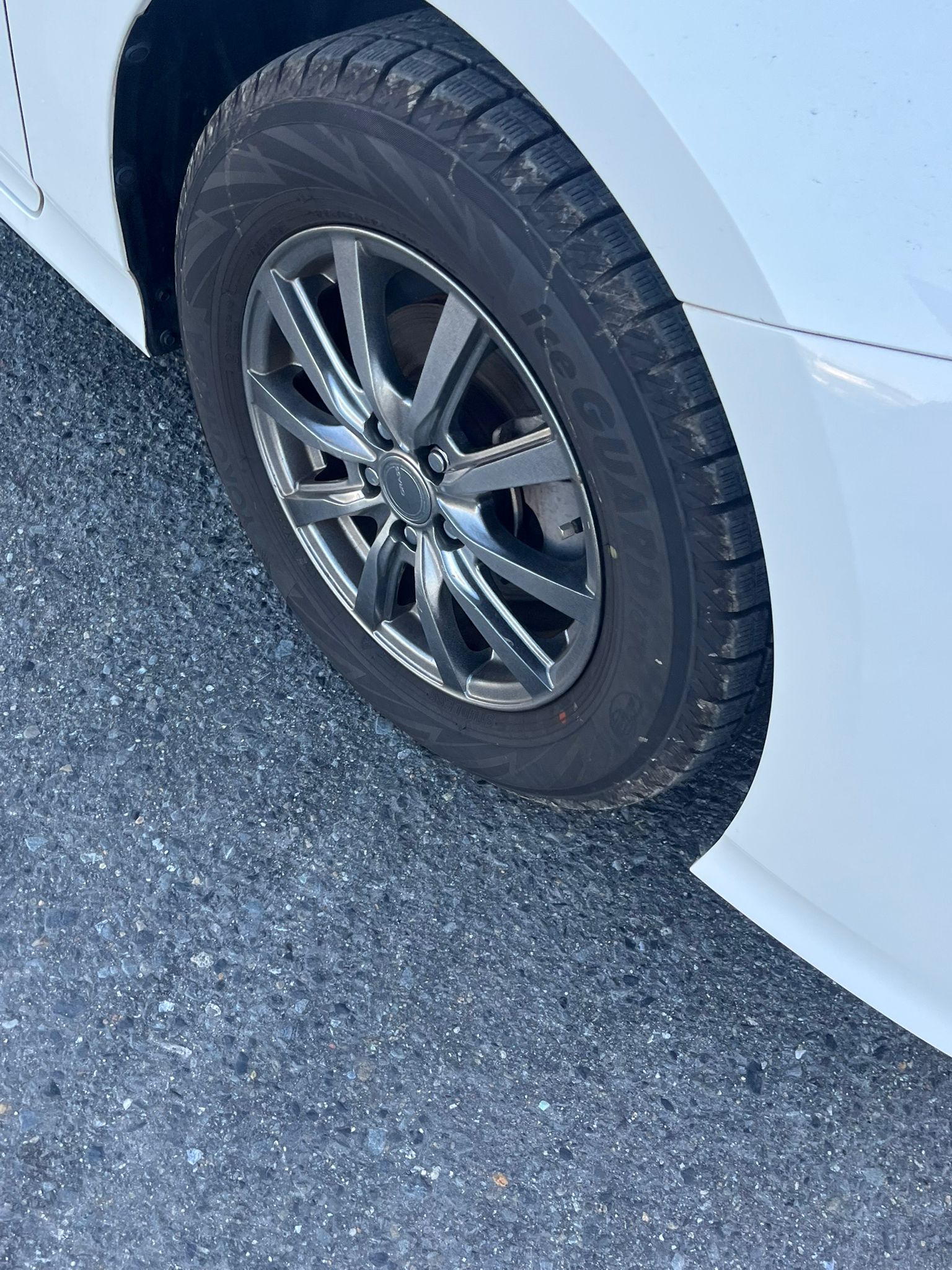 2021 TOYOTA PRIUS photo 15