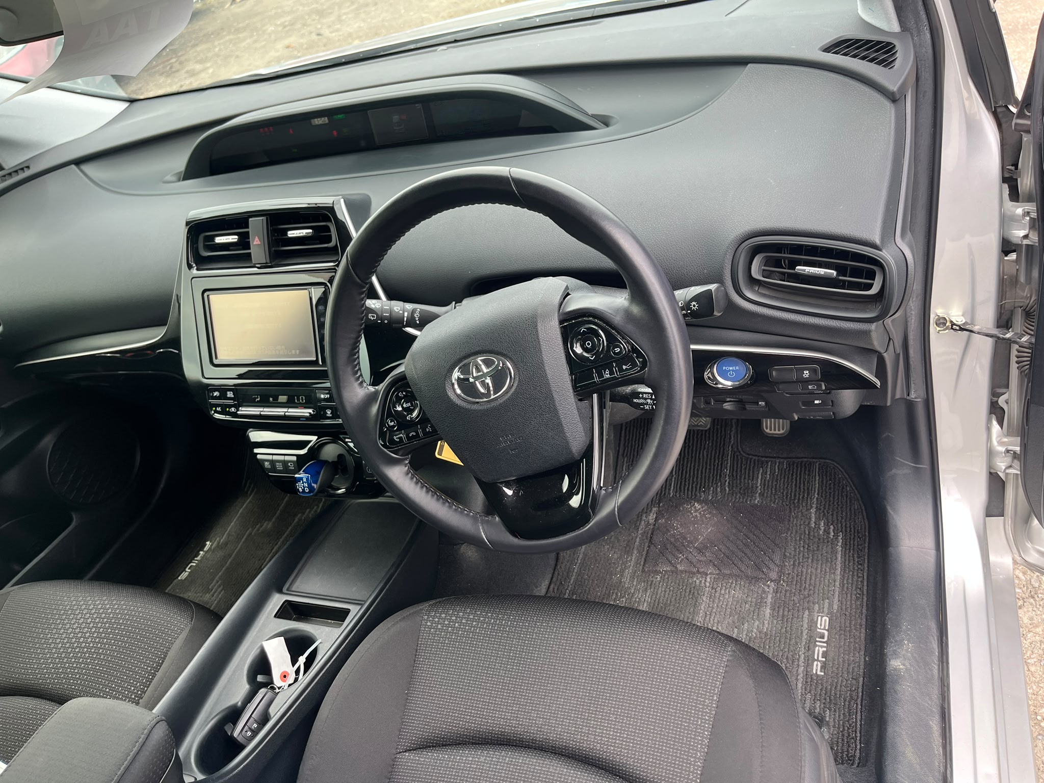 2022 TOYOTA PRIUS photo 13