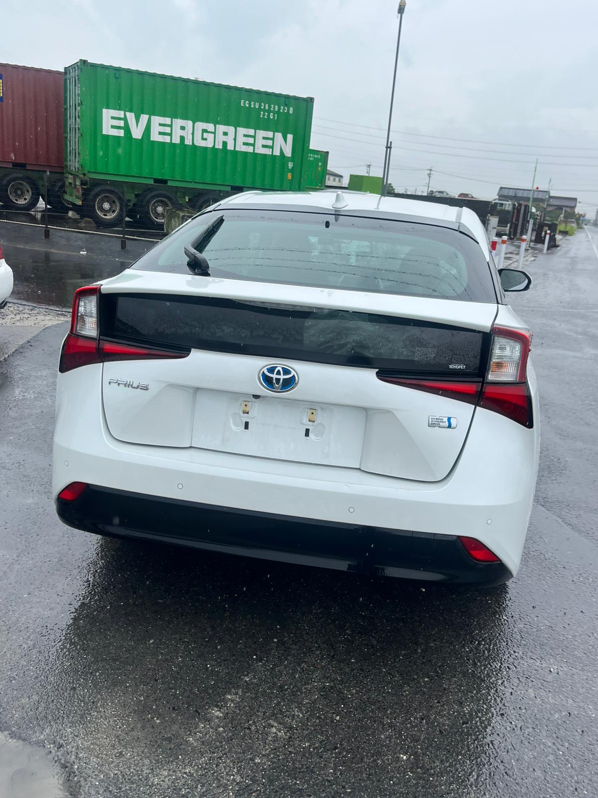 2021 TOYOTA PRIUS photo 8