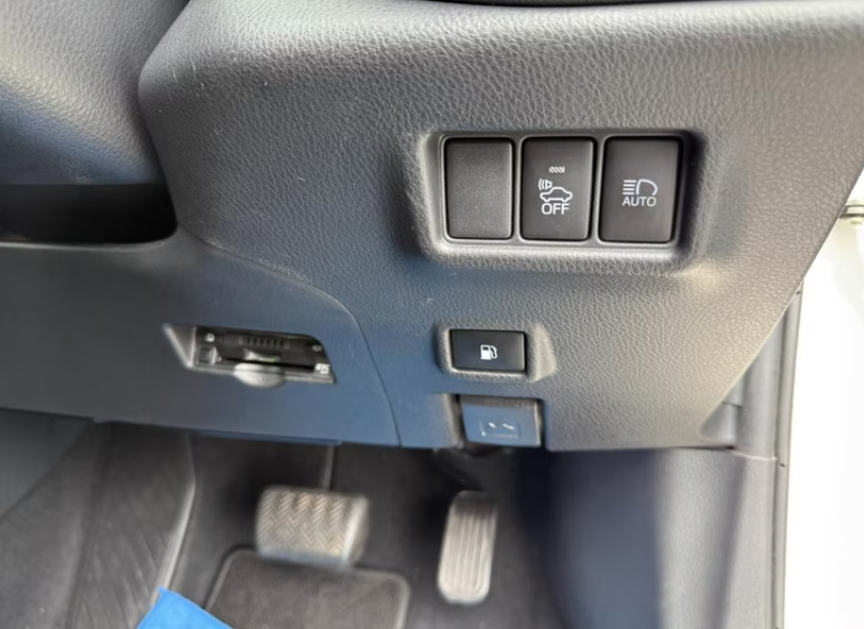 2018 TOYOTA C-HR HYBRID G GRADE photo 11