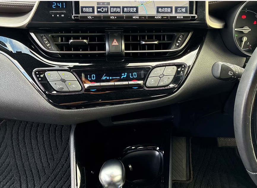 2018 TOYOTA C-HR HYBRID G LED EDITION photo 9
