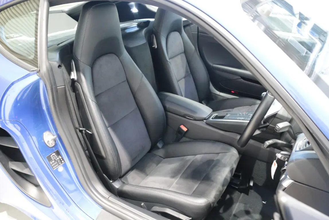 2018 PORSCHE 718 CAYMAN  2.0 6-speed manual transmission, half-leather seats photo 3