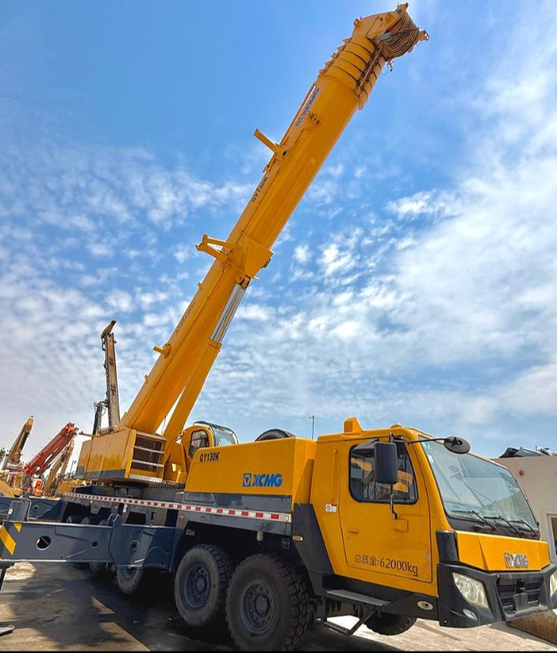 2013 XCMG Crane - QY130K 130 ton photo 9