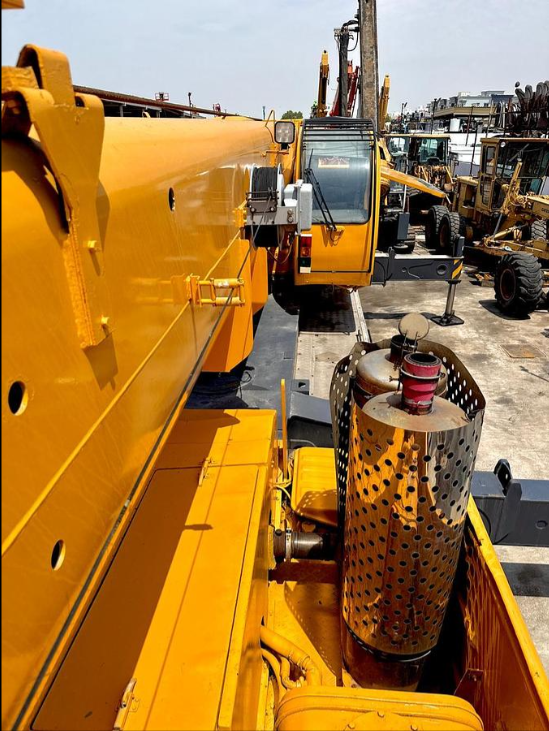 2013 XCMG Crane - QY130K 130 ton photo 17
